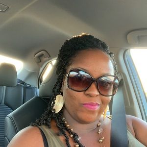 Meet your Posher, Alisha